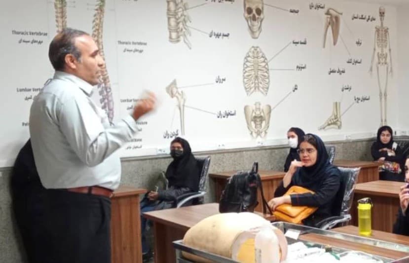 بازدید از آزمایشگاه ( اردوی دانش آموزی)